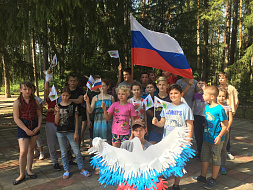 Праздничные мероприятия ко Дню Российского флага